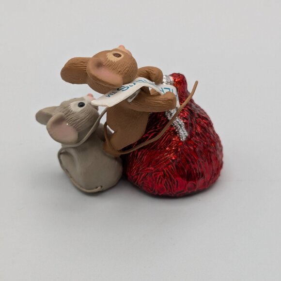 Hallmark Keepsake Sweet Treat Hershey's 1998 Vintage Christmas Ornament - Picture 4 of 10